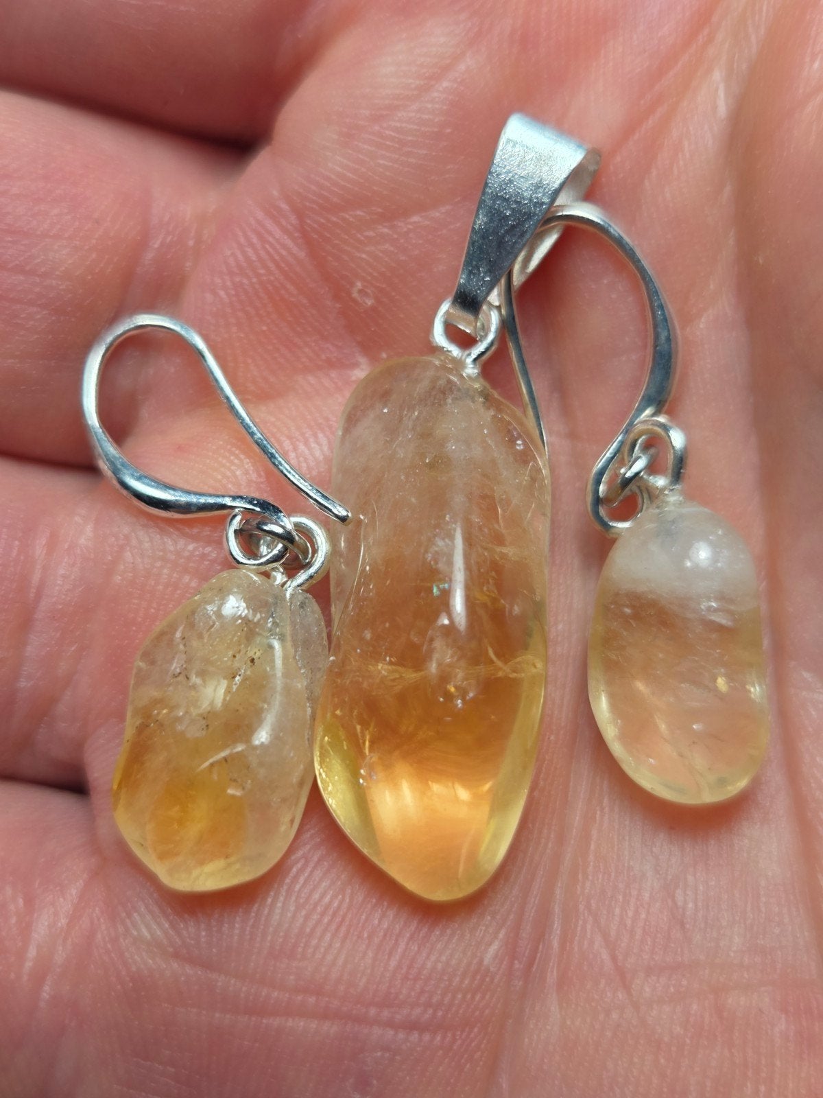 Zilver kleurige  oorbellen en hanger met citrien edelsteen, Hangers, Geel, Nieuw, Ophalen of Verzenden