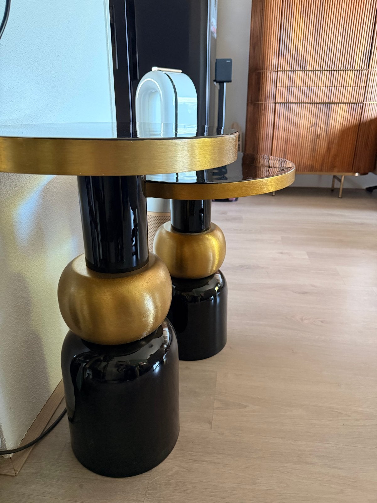 Set van 2 Richmond bijzettafels - Goudkleurig & Zwart, Ophalen, Minder dan 55 cm, Metaal of Aluminium, Rond