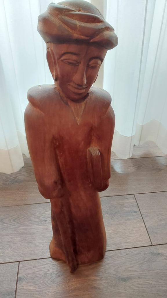 Houten beeld van Marrokaanse Berberman., Antiek en Kunst, Ophalen, 50 - 100 cm, Handgemaakt, Beeld
