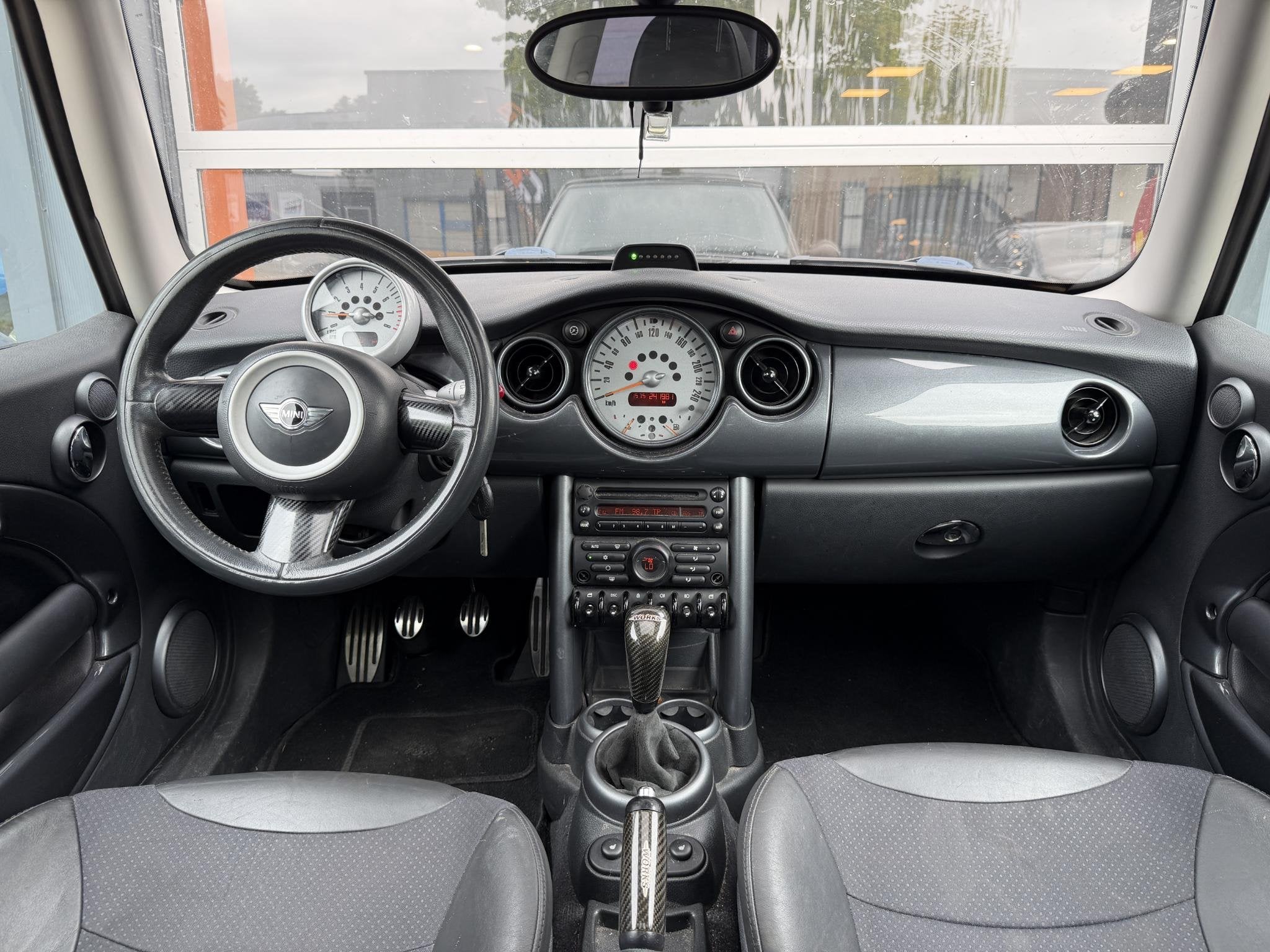 MINI 3-Deurs 1.6 Cooper S JCW | Panoramdak | Sportuitlaat |, Voorwielaandrijving, Gebruikt, 4 cilinders, 4 stoelen