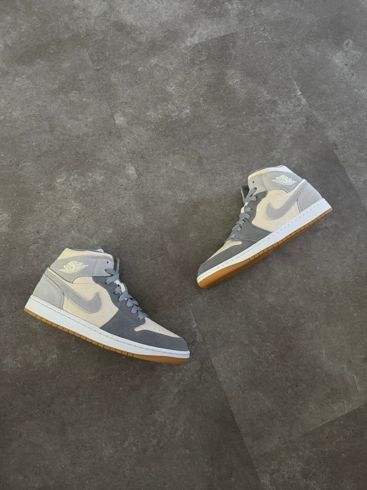 Air Jordan 1 Mid Coconut Milk - Nieuw - 42, Overige kleuren, Nieuw, Ophalen of Verzenden, Sneakers of Gympen