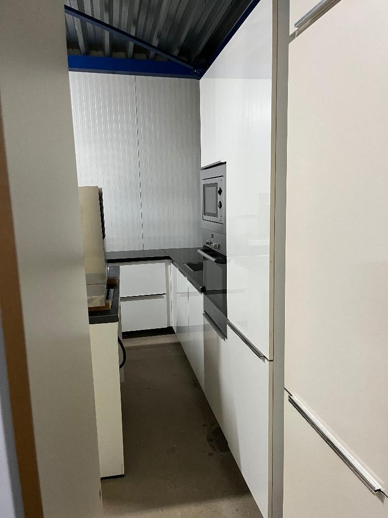 keuken Compleet met APP 120Keukens op voorraad Nr. 2924, Ophalen of Verzenden, Zo goed als nieuw, Hoekkeuken, Met kookeiland