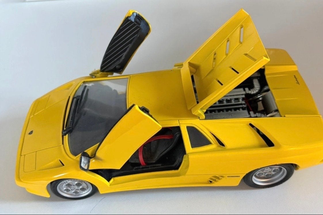 Gedetailleerd model Lamborghini Diablo - Geel, Ophalen of Verzenden, Zo goed als nieuw, Auto, Maisto