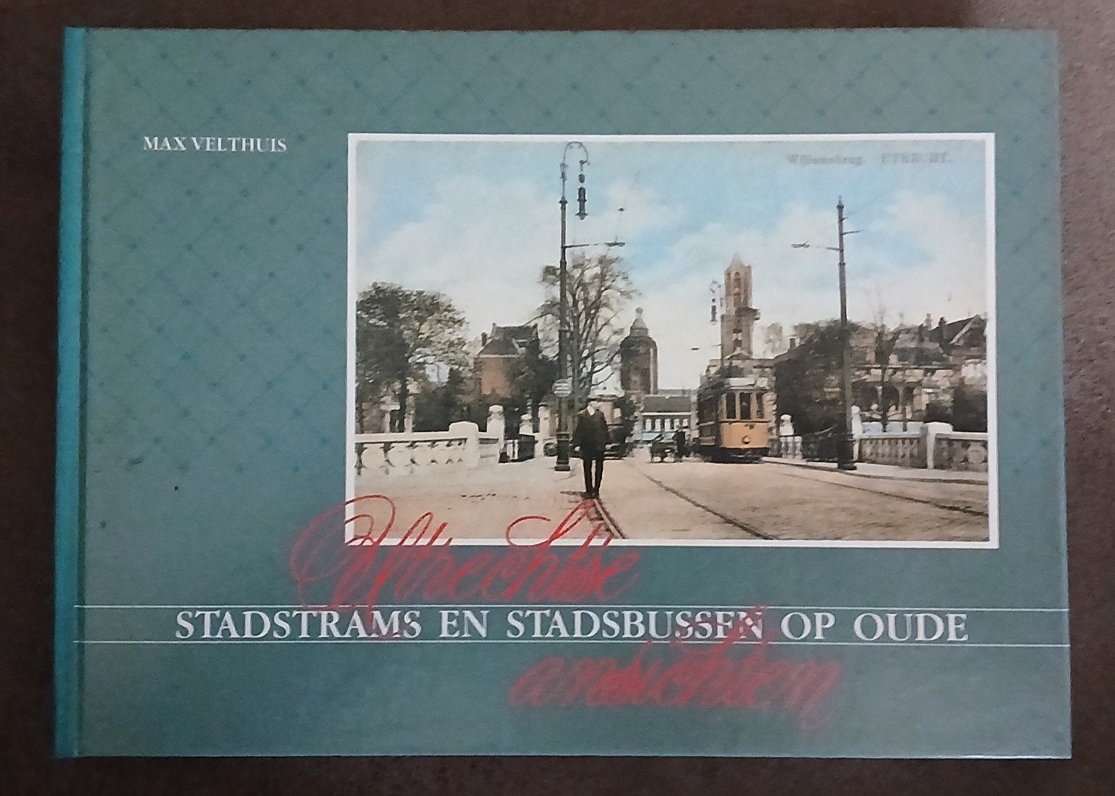 Stadstrams en stadsbussen op oude ansichten - Utrecht, Boeken, Ophalen of Verzenden, Zo goed als nieuw, Overige typen