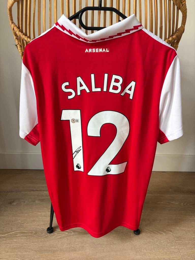 Arsenal Thuisshirt 2022/23 Saliba #12 Gesigneerd, Maat M, Ophalen of Verzenden, Zo goed als nieuw, Shirt