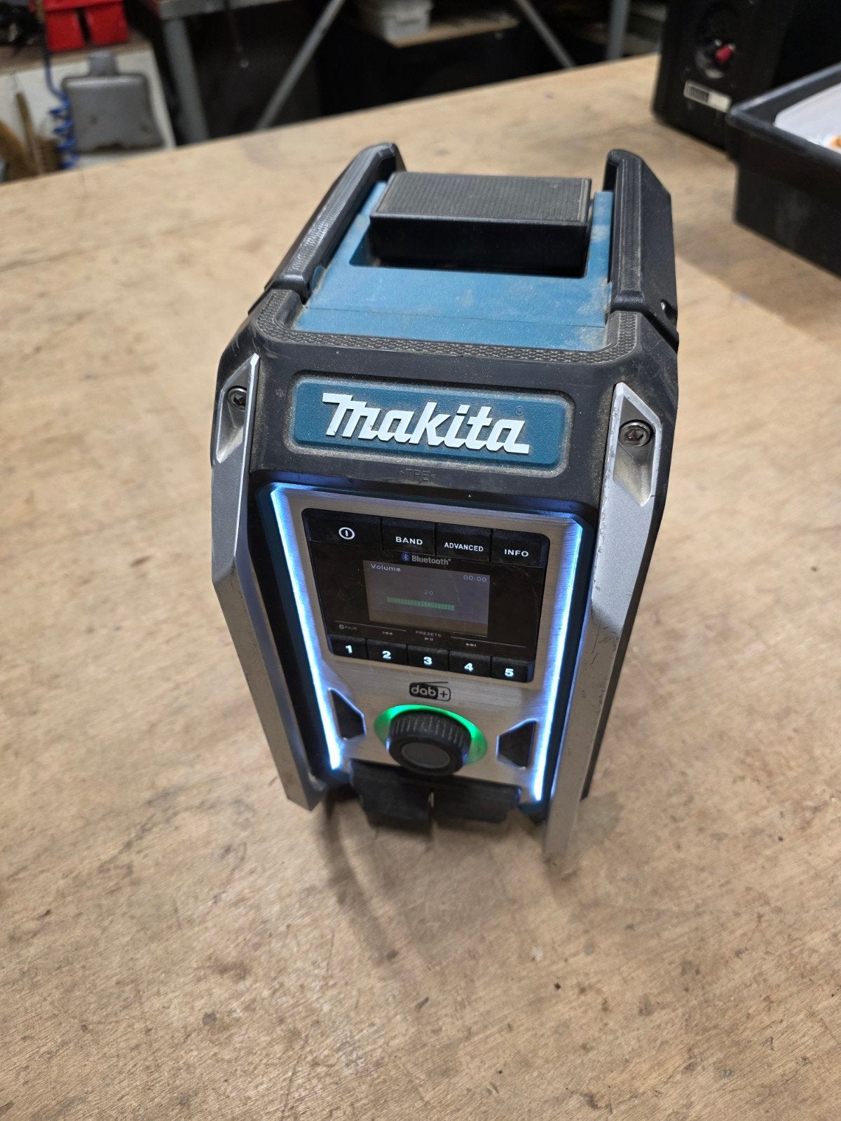 Makita DMR115 Bouwradio DAB+ Bluetooth, Ophalen, Gebruikt, Bouwradio