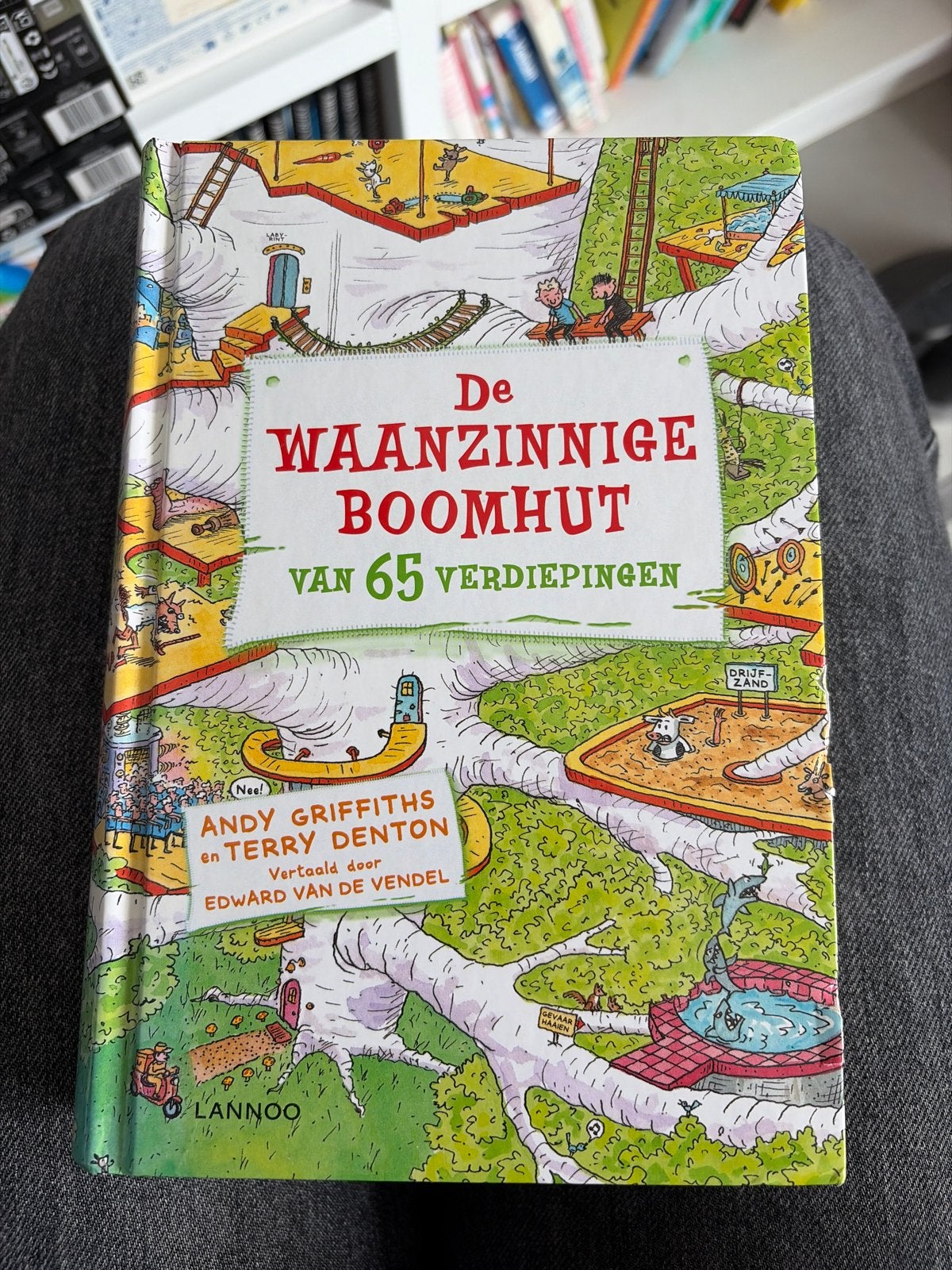 De Waanzinnige Boomhut van 65 Verdiepingen - Andy Griffiths, Boeken, Ophalen of Verzenden, Zo goed als nieuw, Fictie