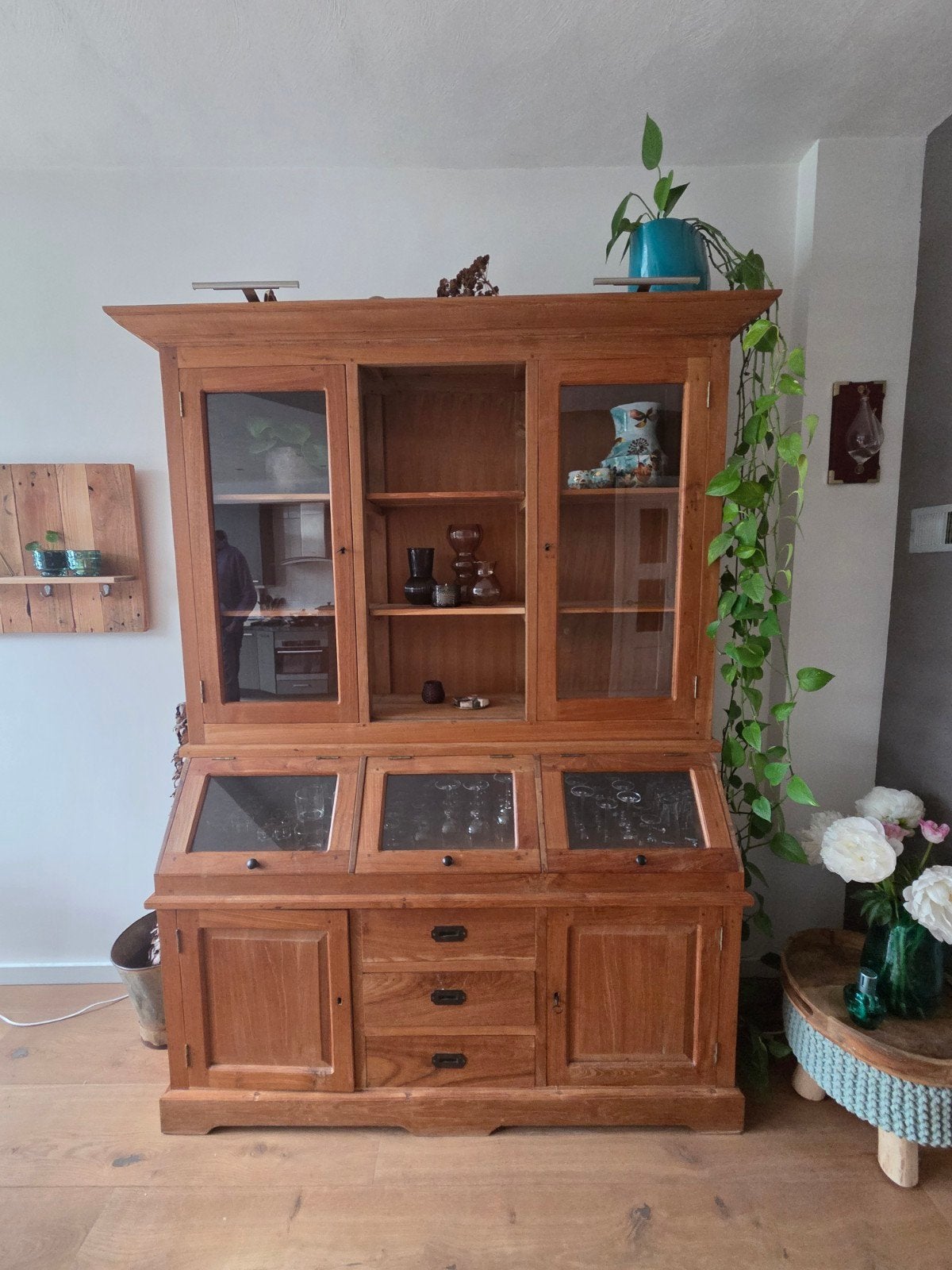 Teak houten buffetkast met vitrines en lades, Ophalen