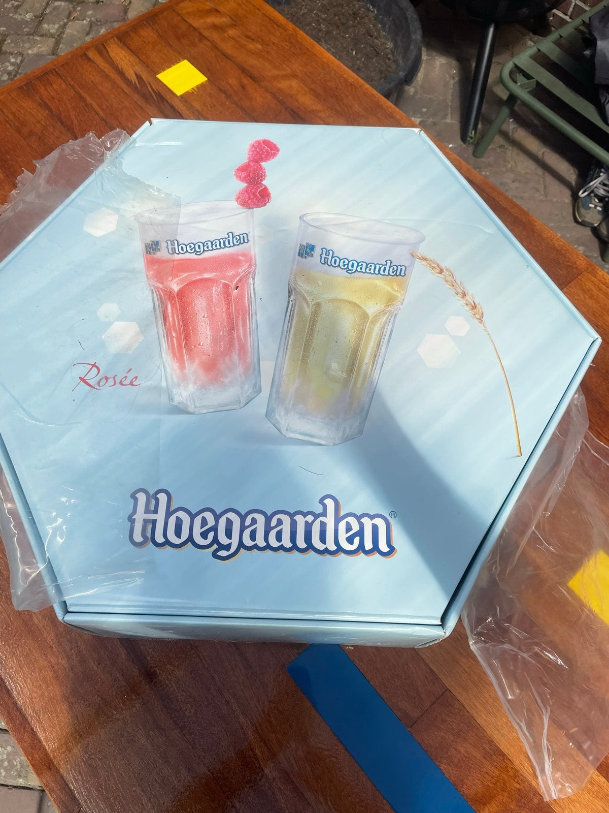 Hoegaarden bierglazen set met onderzetters, viltjes houders, Verzamelen, Biermerken, Ophalen, Nieuw
