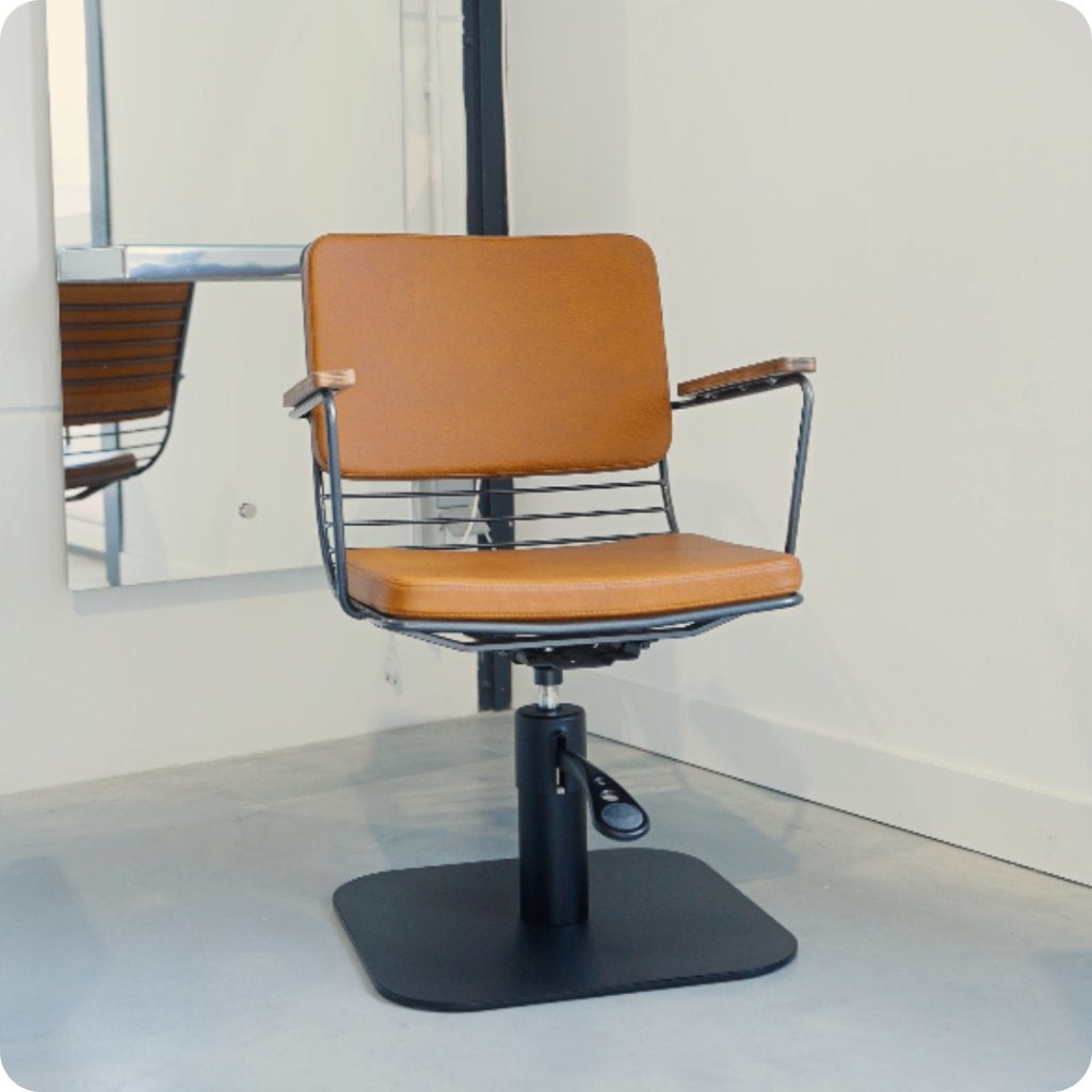 Salon Ambience Kappersstoel Roberta, Info@salonambience.com, Zo goed als nieuw, Eén, Ophalen