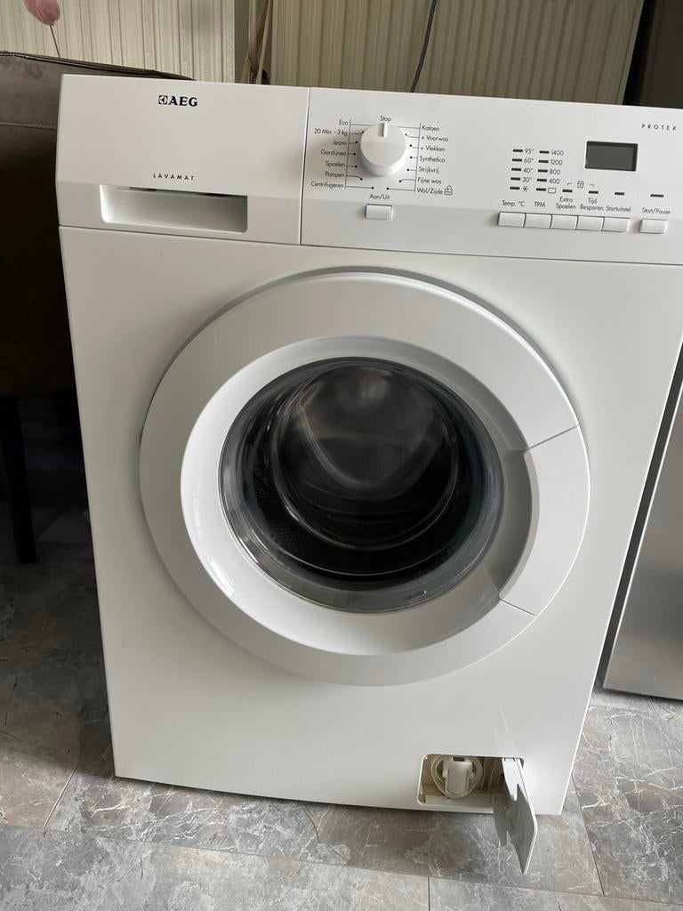 Te koop AEG lavamat - protex wasmachine, Ophalen, 1200 tot 1600 toeren, 4 tot 6 kg, Zo goed als nieuw