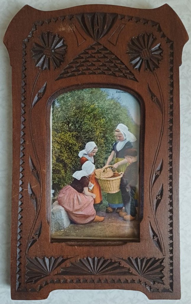 Antieke kerfsnede fotolijst met glas, Gebruikt, Ophalen of Verzenden, Fotolijst, Met glas