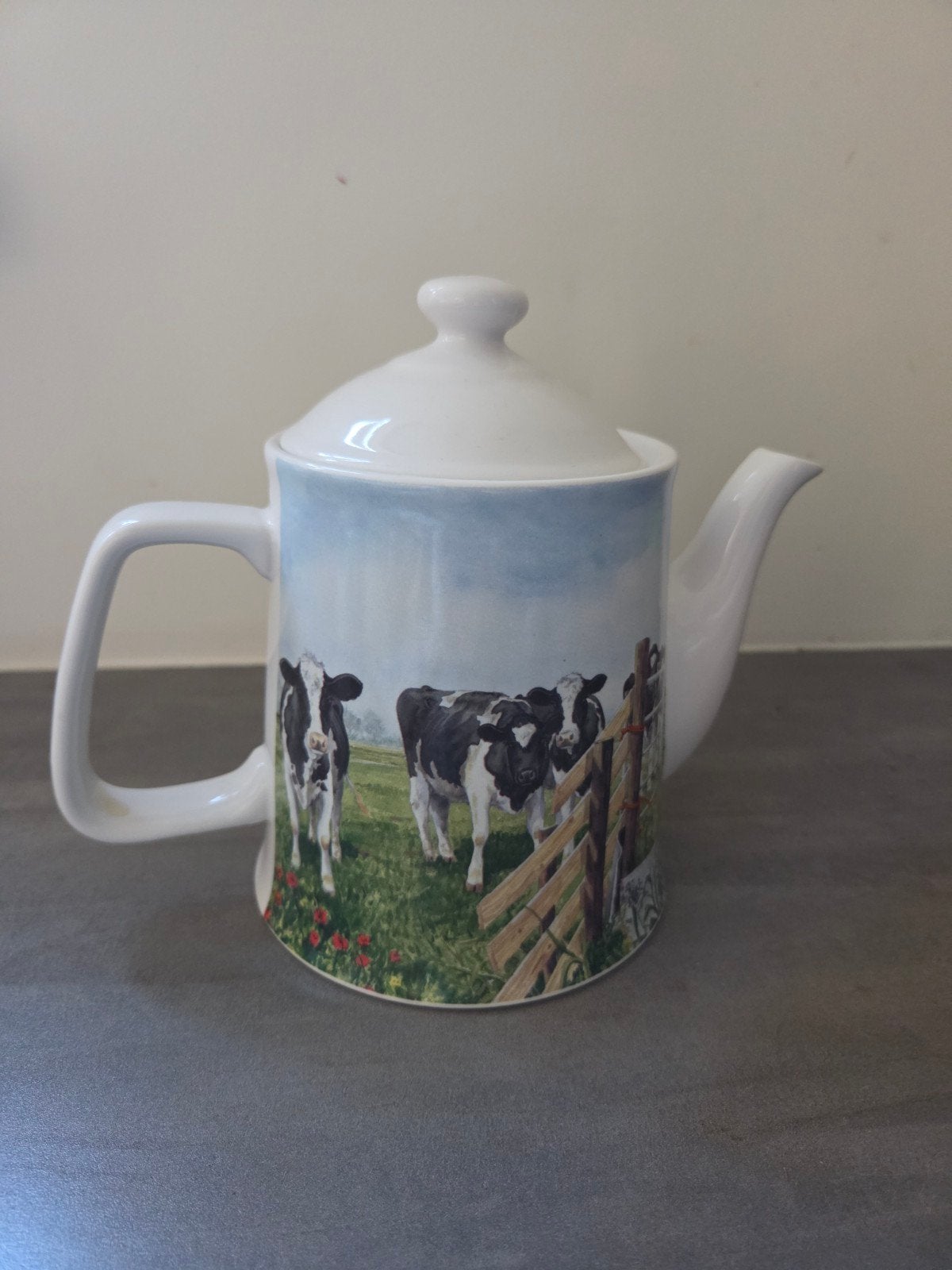 Wiebe van der Zee theepot met koeien design - Nieuw, Theepot/fluitketel, Nieuw, Ophalen of Verzenden, Steen/keramiek