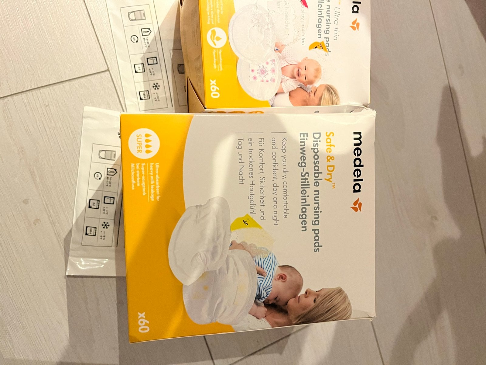 Medela Safe & Dry zoogcompressen en moedermelk bewaarzakjes, Kinderen en Baby's, Ophalen of Verzenden, Nieuw, Overige typen, Medela