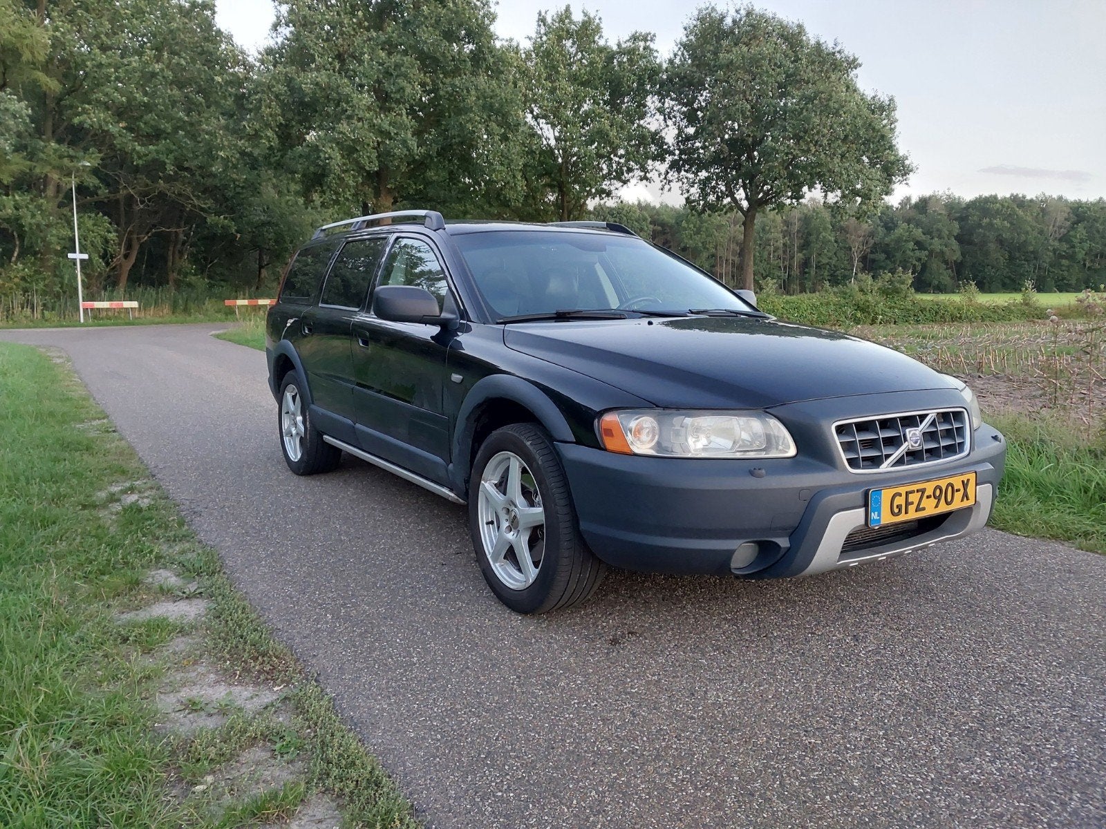 Volvo XC70 2.5 T AWD Geartronic 2006 Zwart, Auto's, Automaat, 1800 kg, Zwart, Leder