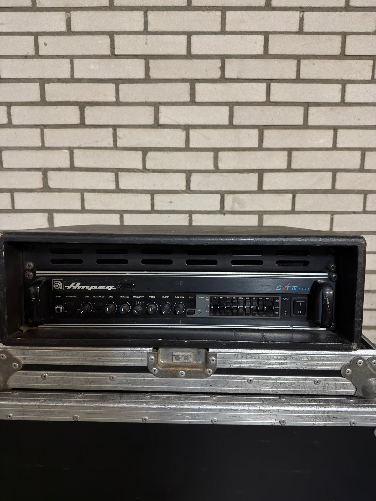 Ampeg SVT 3 Pro USA Basversterker met Flightcase, Muziek en Instrumenten, Ophalen, Gebruikt, Basgitaar, 100 watt of meer