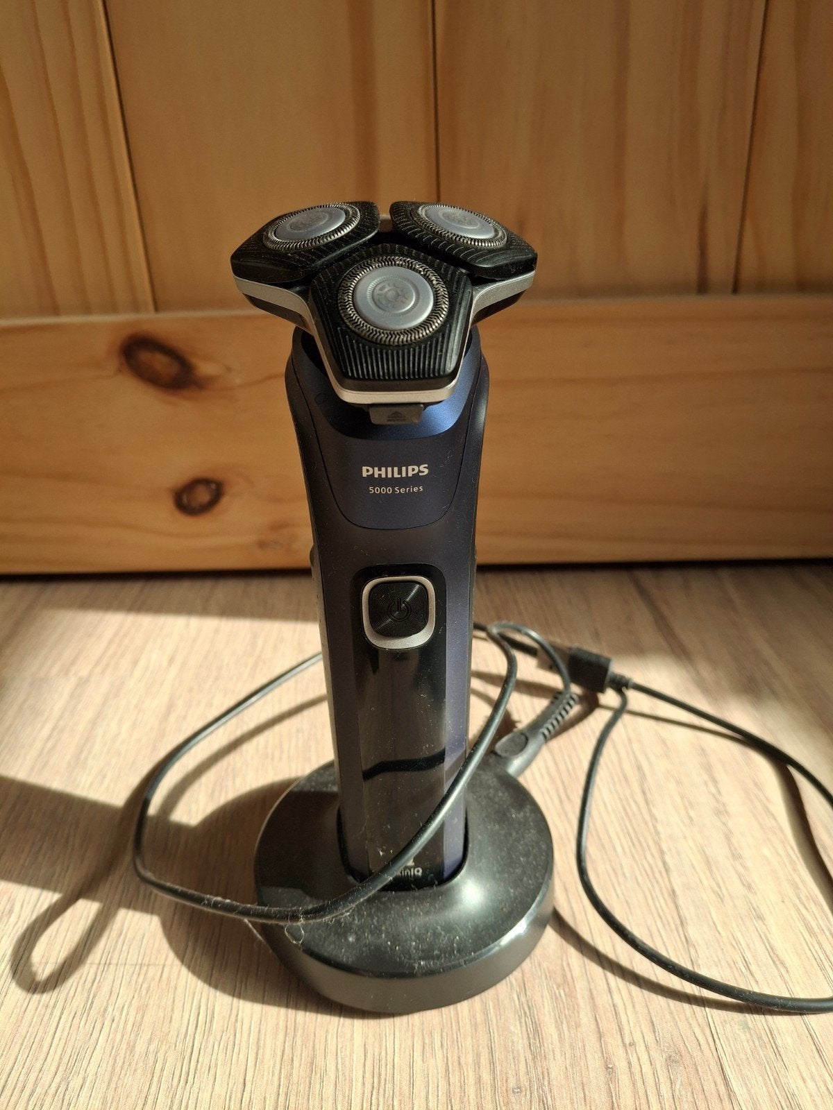 Philips 5000 Series Scheerapparaat met Oplaadstation, Ophalen of Verzenden, Zo goed als nieuw, Scheren en Epileren