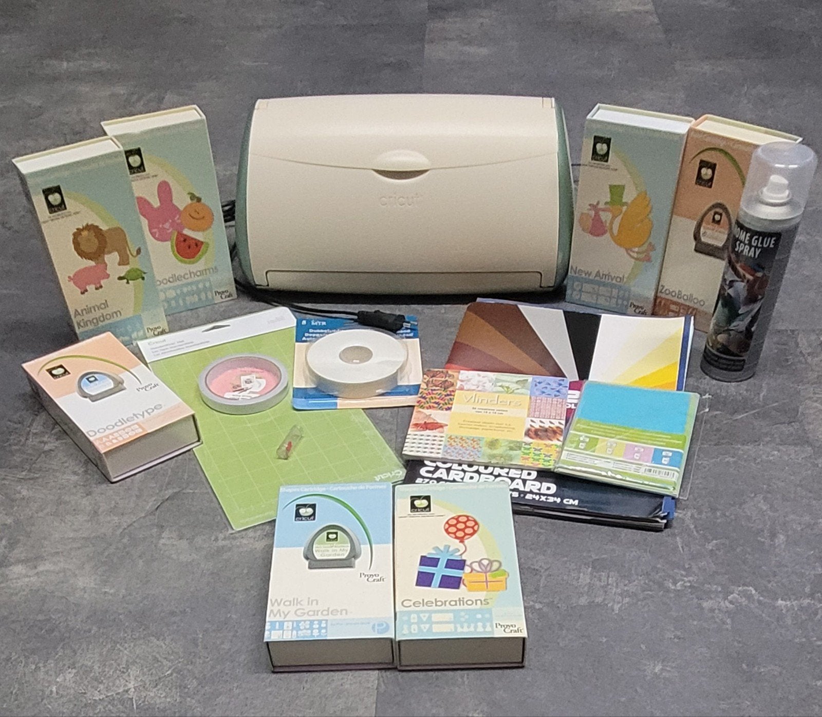 Cricut Personal Snijmachine met 7 Cartridges en Accessoires, Hobby en Vrije tijd, Ophalen
