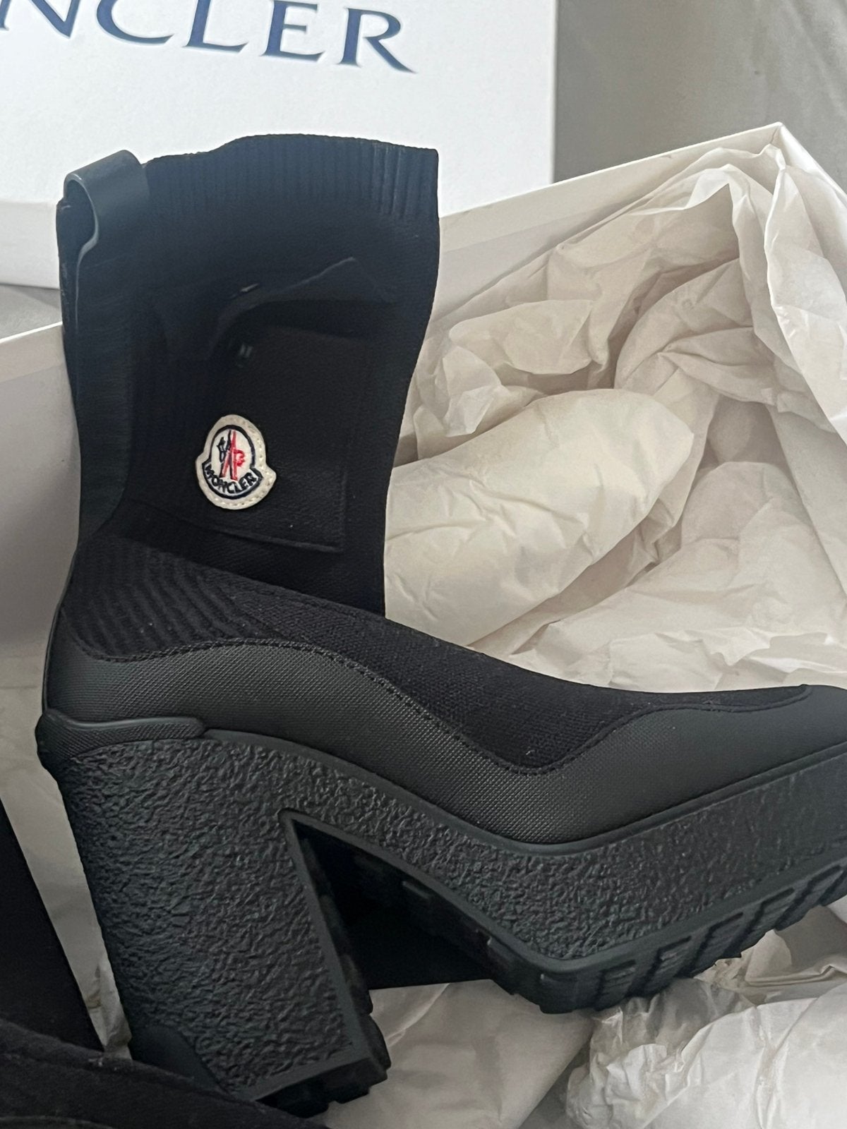 Moncler laarzen.in doos, Ophalen of Verzenden, Zo goed als nieuw, Zwart