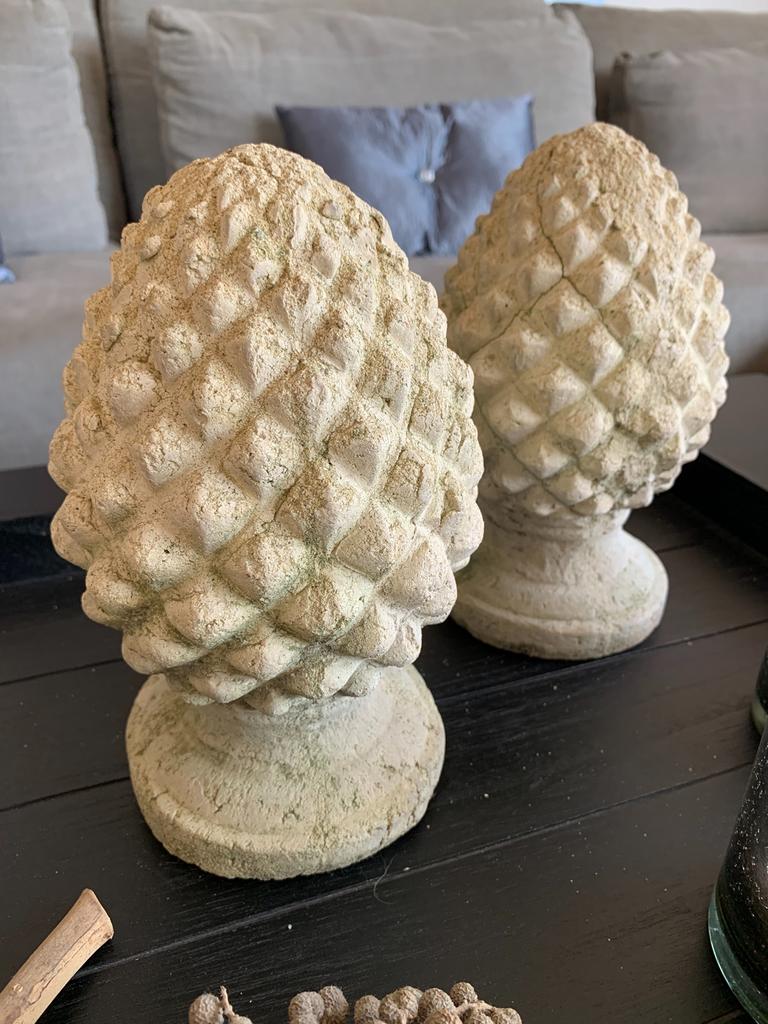 Decoratieve betonnen Dennenappels Beelden - Set van 2, Tuin en Terras, Ophalen of Verzenden, Zo goed als nieuw