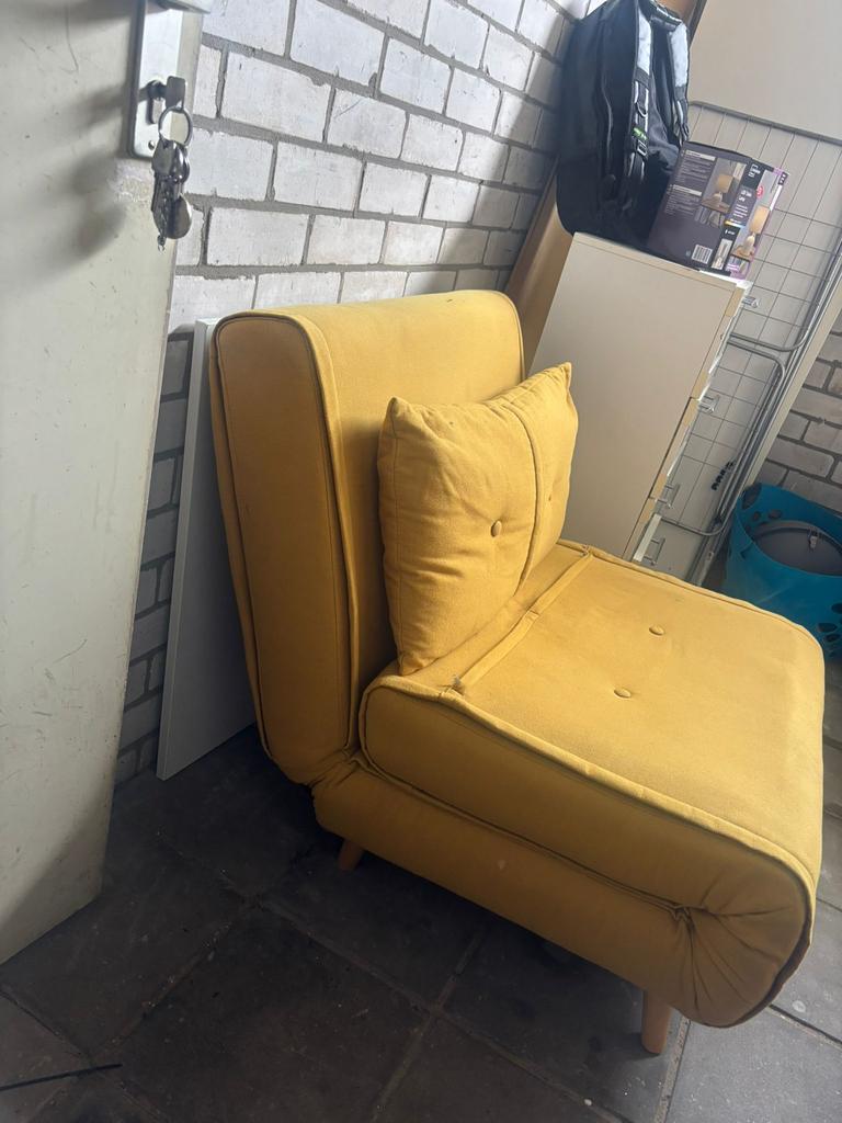 Mooie gele uitklapbare bank in goede staat., Ophalen