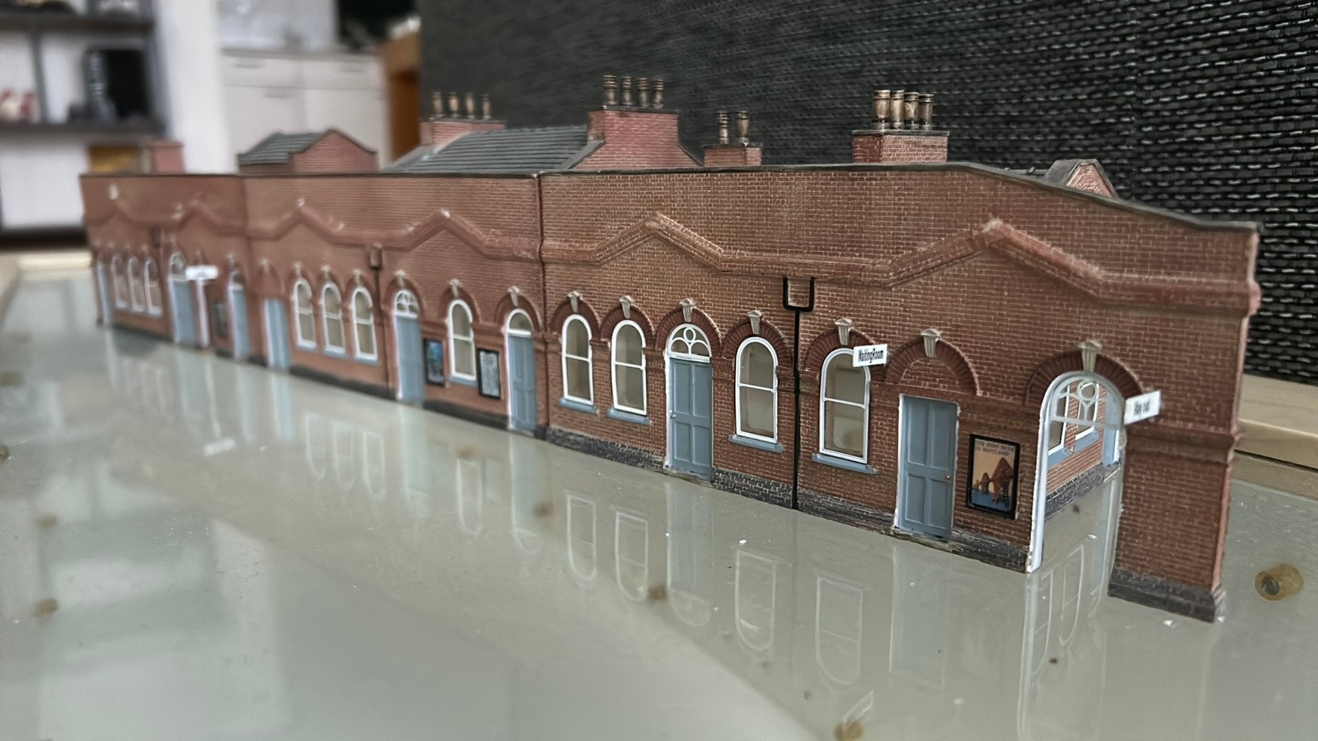 Bachmann Scenecraft Mainlinestation, Hobby en Vrije tijd, Modeltreinen | Overige schalen, Ophalen of Verzenden, Gebruikt, Gelijkstroom of Wisselstroom