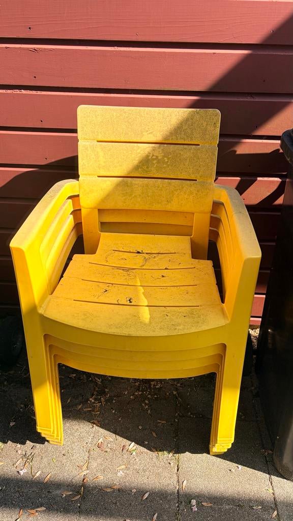 4 comfortabele gele tuinstoelen (stapelbaar), Tuin en Terras, Tuinstoelen, Ophalen, Gebruikt, Kunststof, Stapelbaar