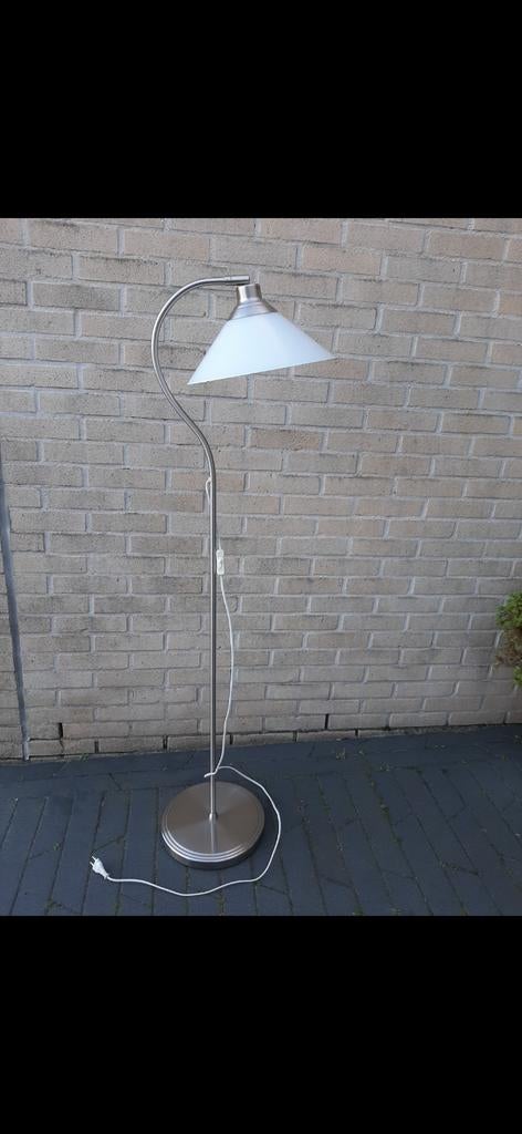 Stijlvolle vloerlamp Kroby Ikea, Ophalen, Zo goed als nieuw