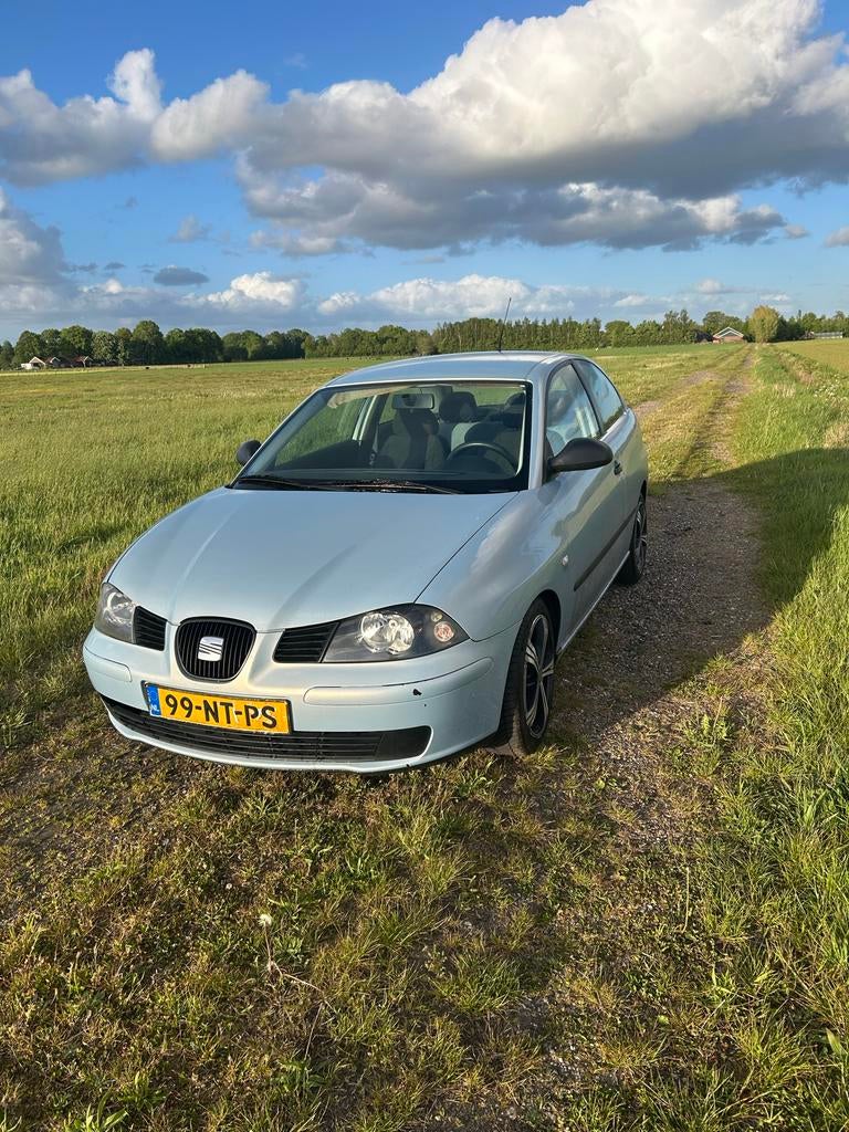 Seat Ibiza 1.4 2004 Blauw, Auto's, Voorwielaandrijving, 15 km/l, 4 cilinders, Blauw