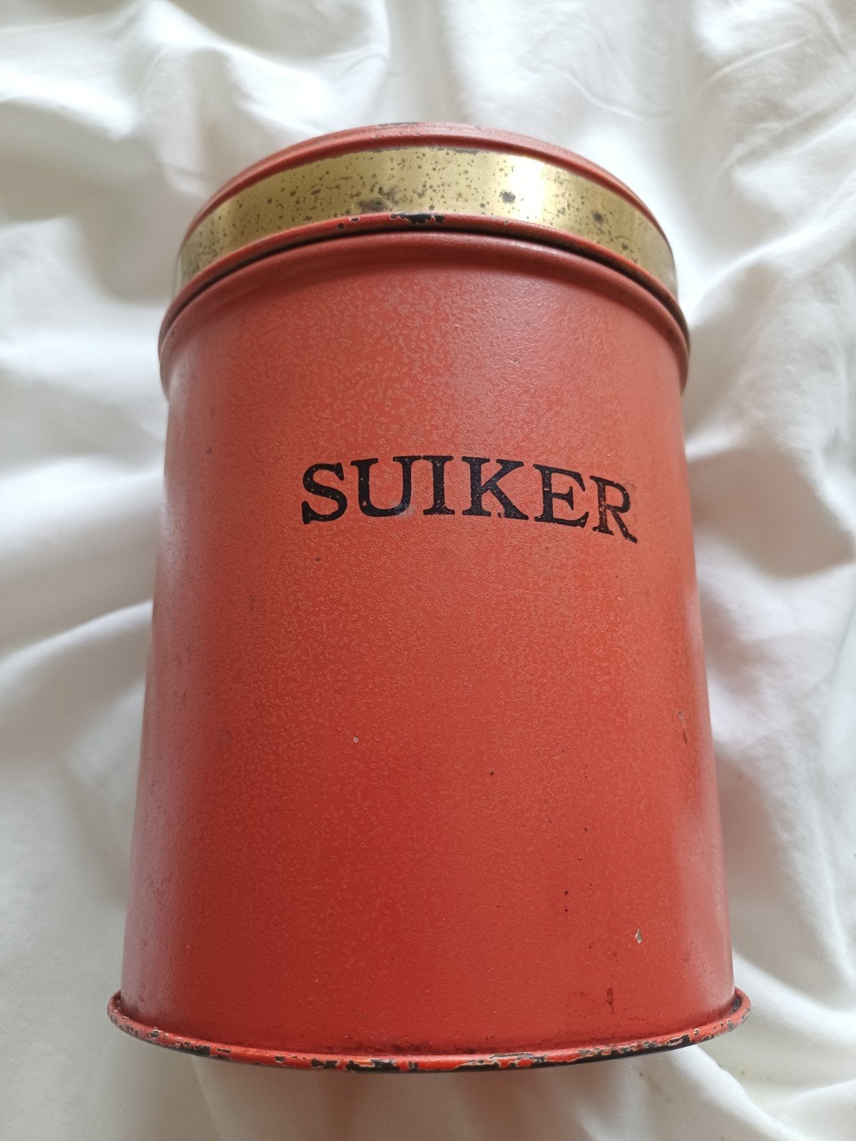 Rode vintage metalen voorraadbus voor suiker., Ophalen of Verzenden, Gebruikt, Suiker, Overige merken