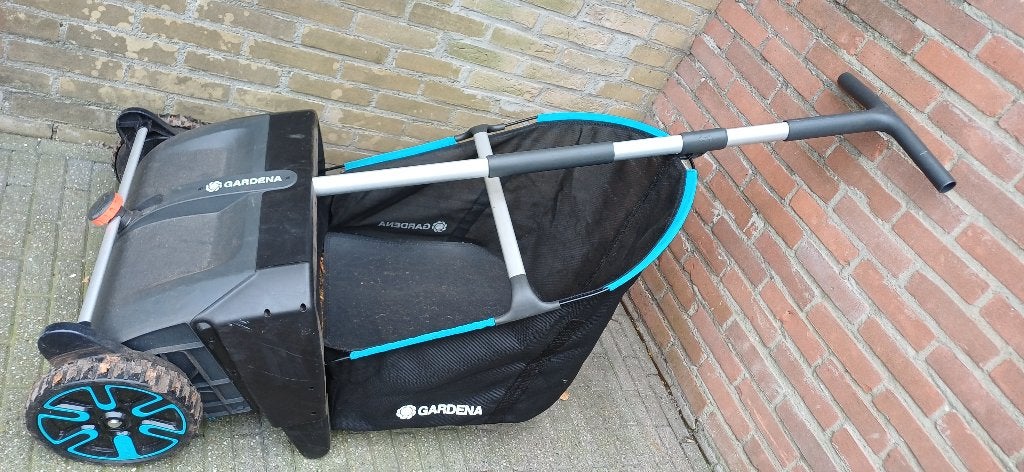 Gardena bladverzamelaar (bladruimer), Ophalen, Zo goed als nieuw, Benzine, Met opvangzak