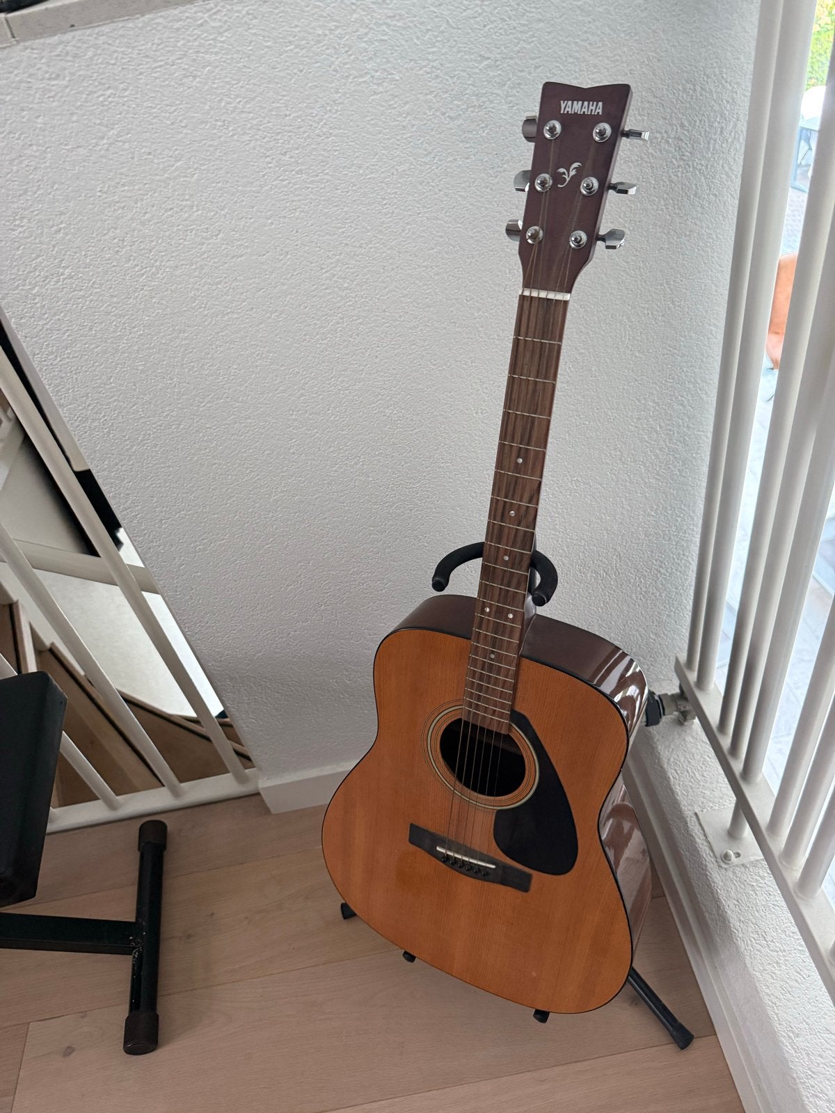 Yamaha Western gitaar met standaard F310, Ophalen, Gebruikt, Western- of Steelstringgitaar