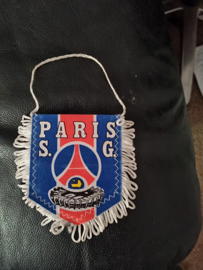 Paris Saint-Germain Vaantje, Ophalen of Verzenden, Zo goed als nieuw, Buitenlandse clubs, Vaantje of Sjaal