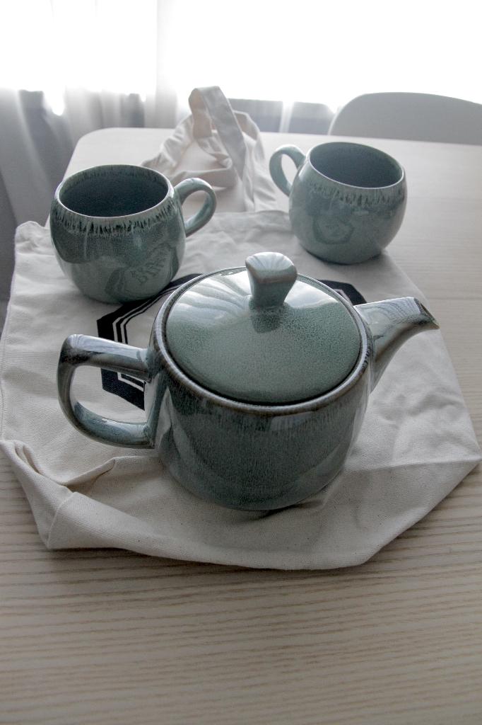 Dill & Chamomile Tea Set – Reactive Glaze Stoneware, Huis en Inrichting, Keuken | Potten en Pannen, Verzenden, Nieuw, Overige materialen
