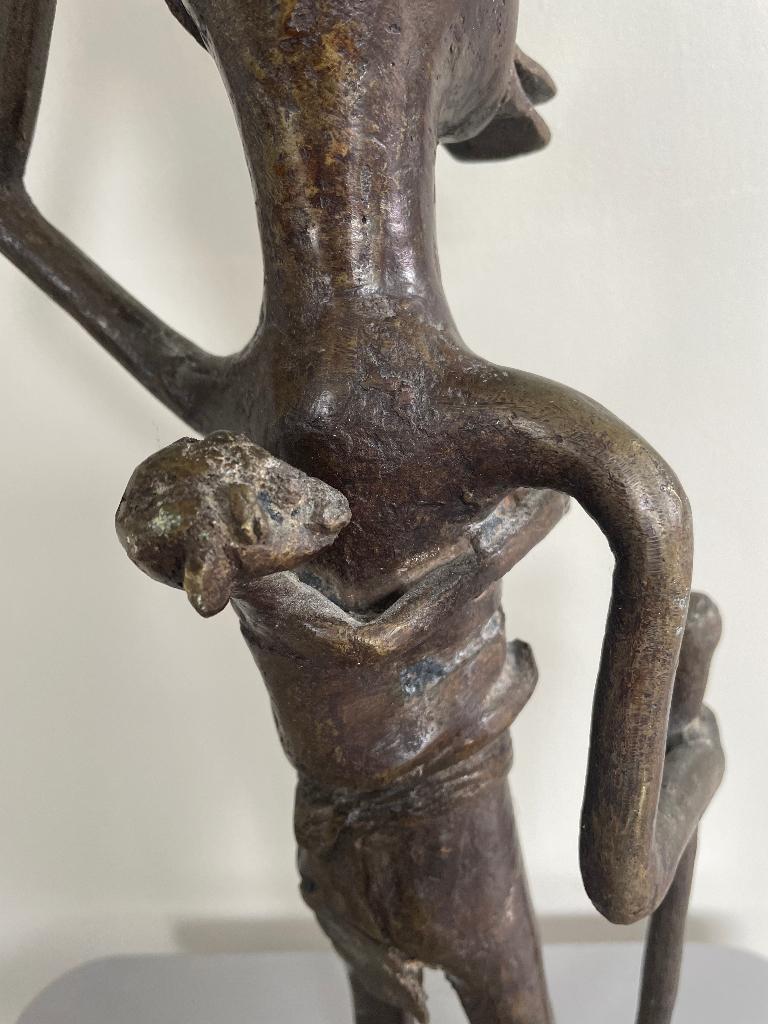 Bronzen Benin beeld, Ophalen