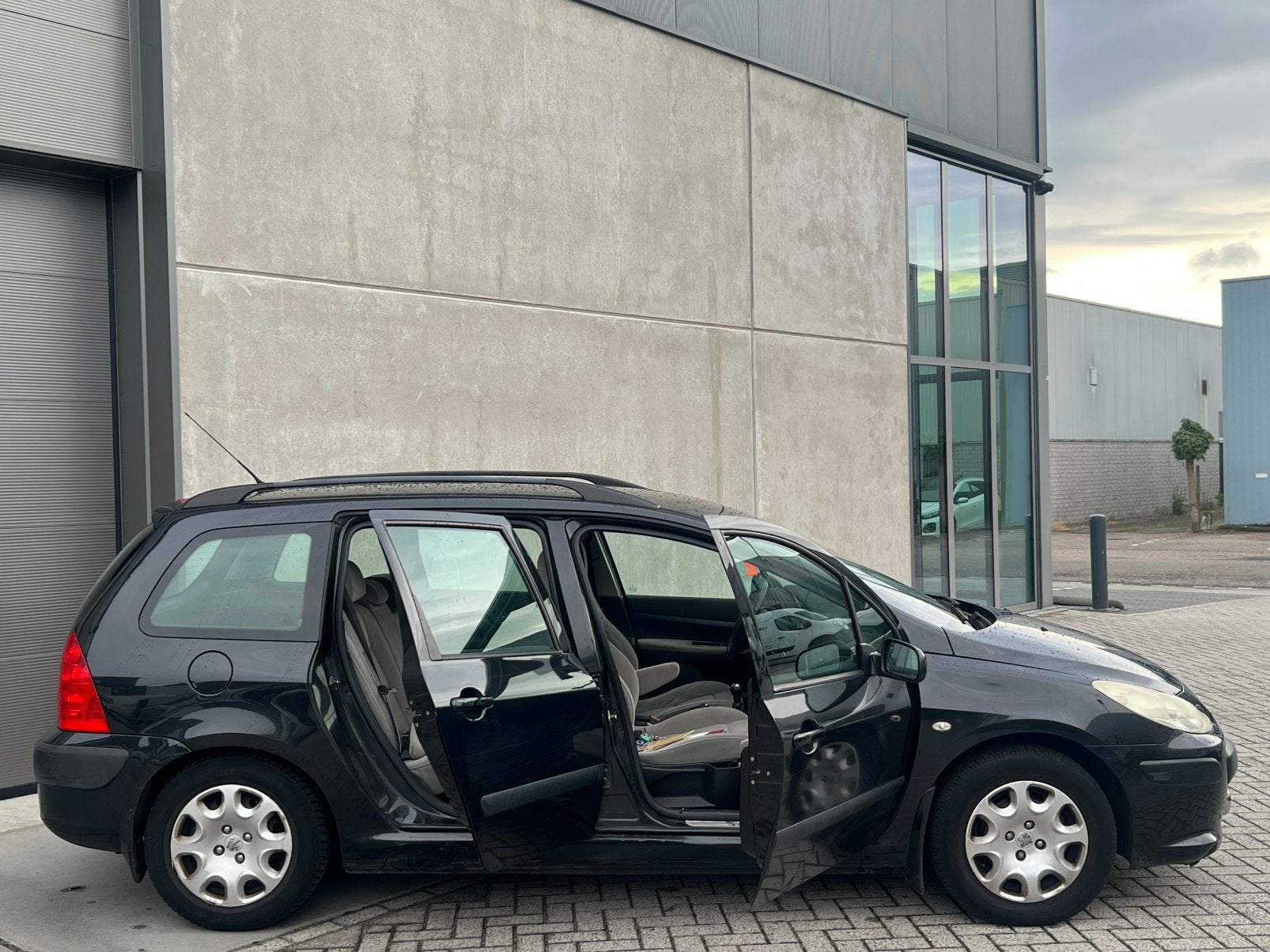 Zwarte Peugeot 307 1.6 2006 Station 109PK/NieuweAPK/NAP!, Stof, Zwart, 4 cilinders, Zwart