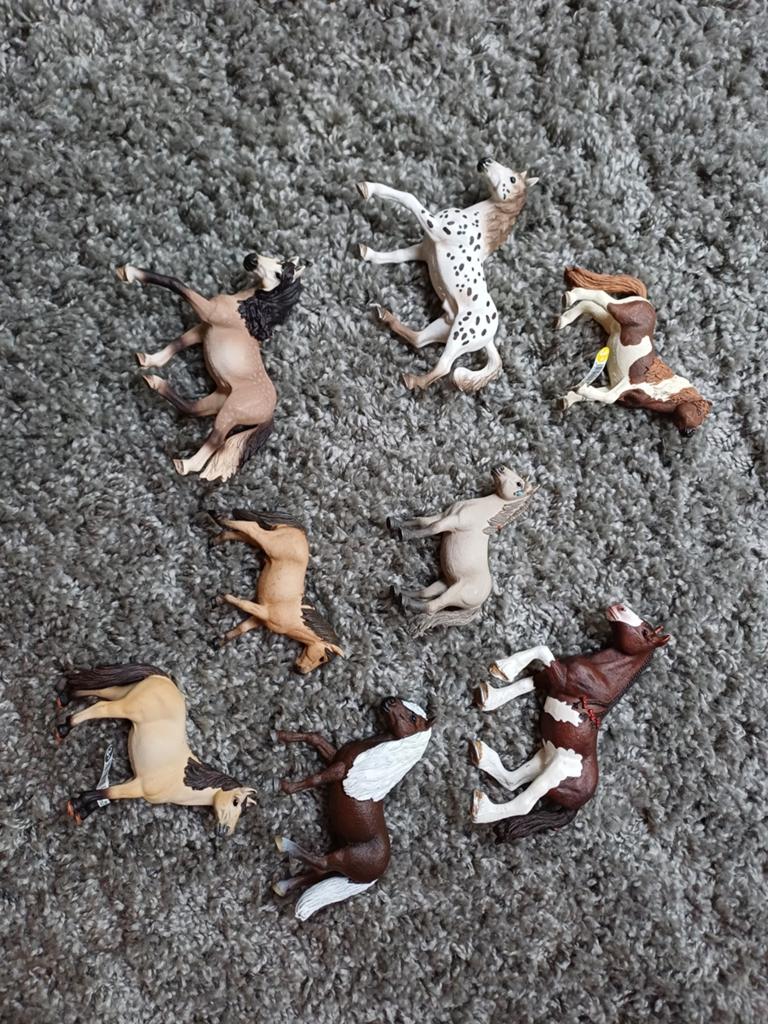 8 Schleich paarden, Ophalen
