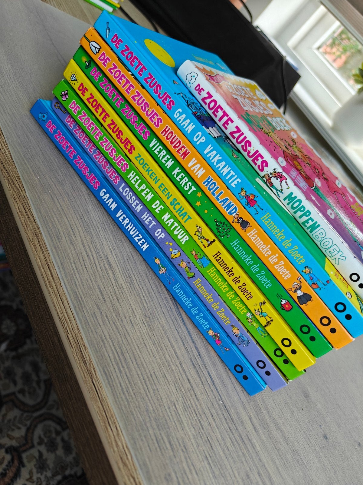 set van 7 zoete zusjes plus moppenboek, Boeken, Ophalen of Verzenden, Gelezen