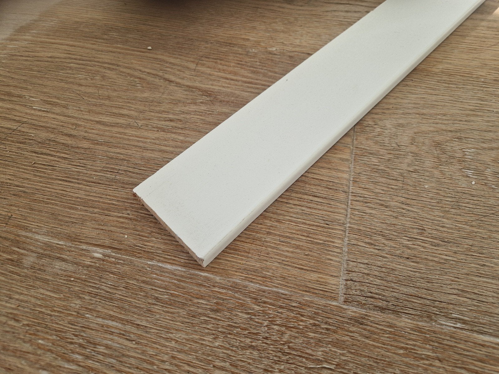 ruim 26 meter hardhouten meranti plinten, ral 9010,, Ophalen, Nieuw, Mdf, 200 tot 250 cm
