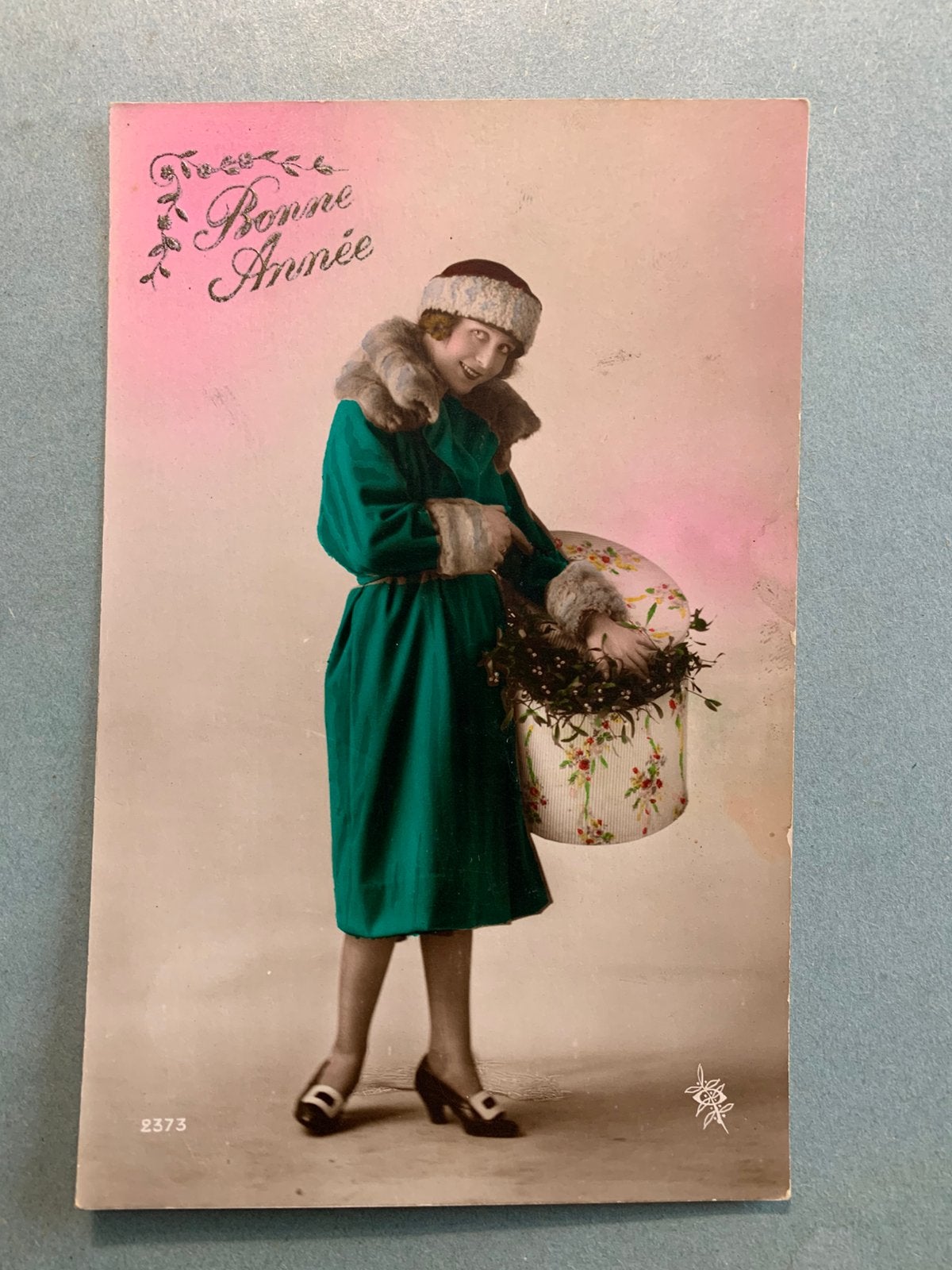 Bonne Année - dame met hoedendoos vol maretakken, Ophalen of Verzenden, Voor 1920, Gelopen, Feest(dag)