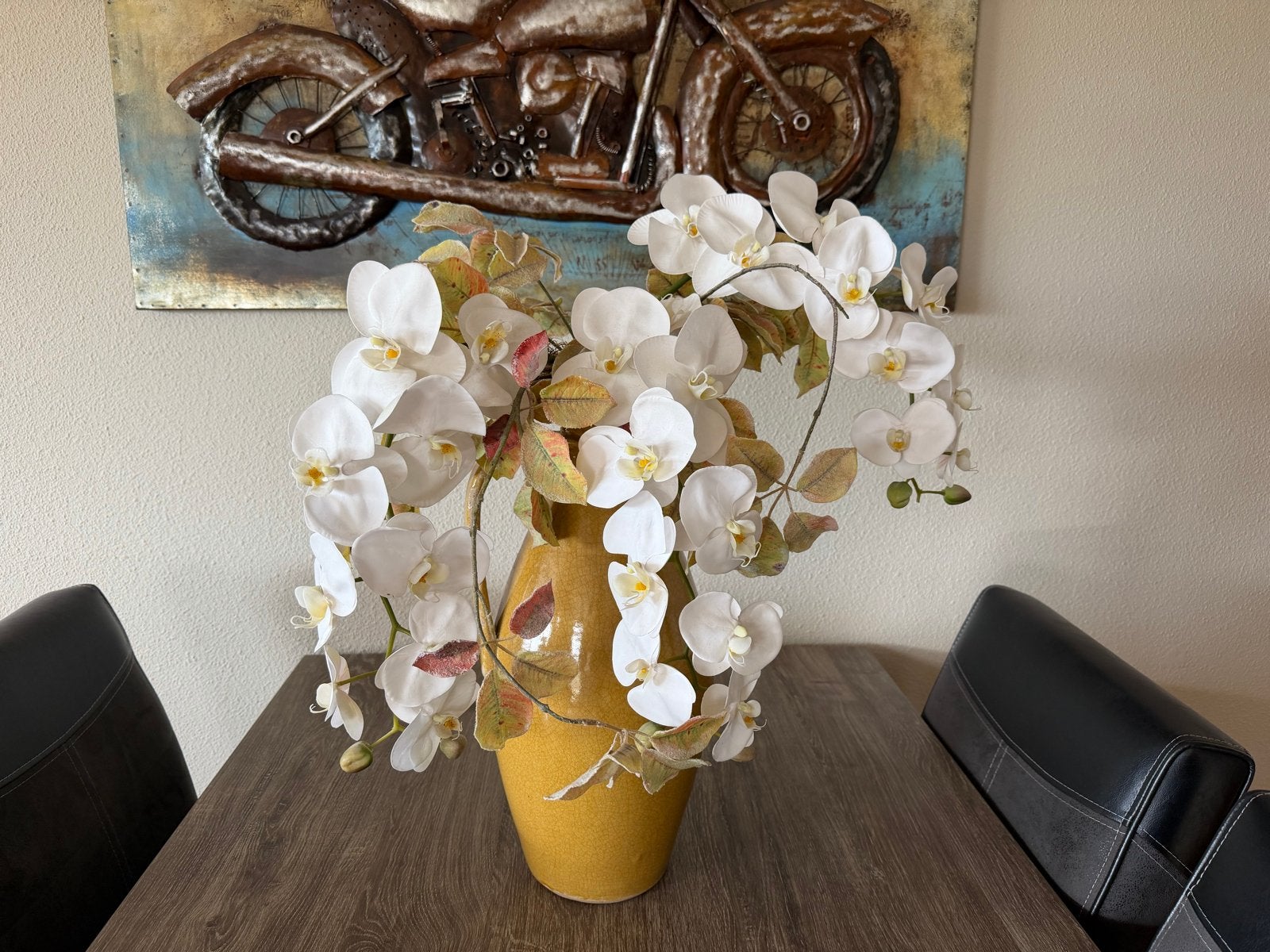 Gele vaas met handvat en kunstbloemen, 50cm hoog, Ophalen, Gebruikt, Geel, Inclusief decoratie