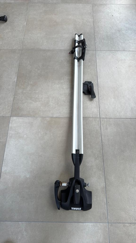 Thule fietsdragers dak (2x) ook geschikt voor carbon frames, Auto diversen, Ophalen, Dakdrager
