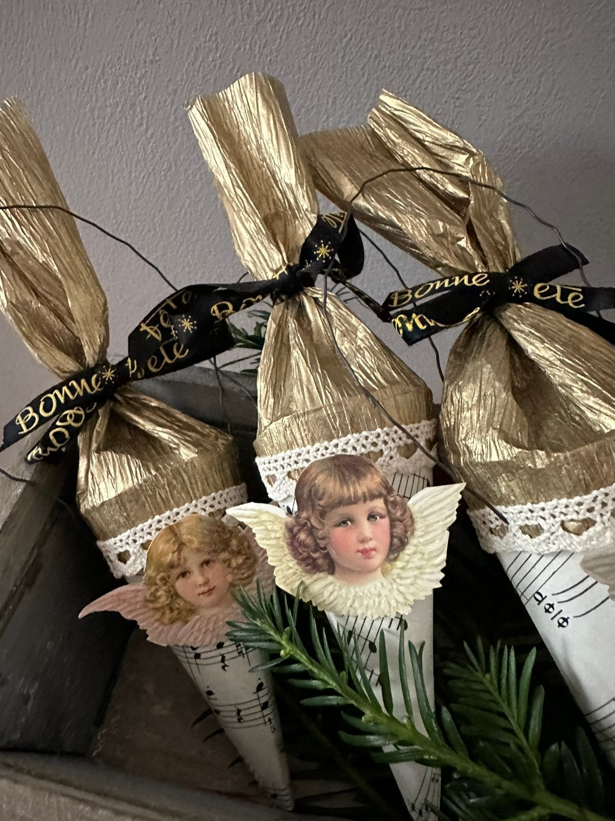 Brocante kersthangers feather tree, Diversen, Ophalen of Verzenden, Zo goed als nieuw