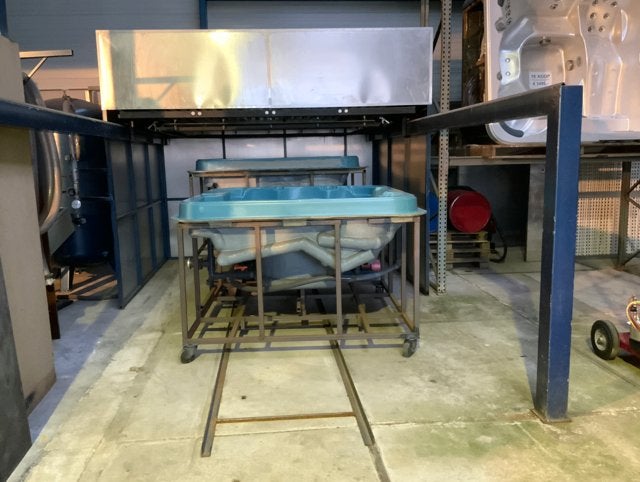 productielijn voor het maken van jacuzzi's / spa's, Ophalen
