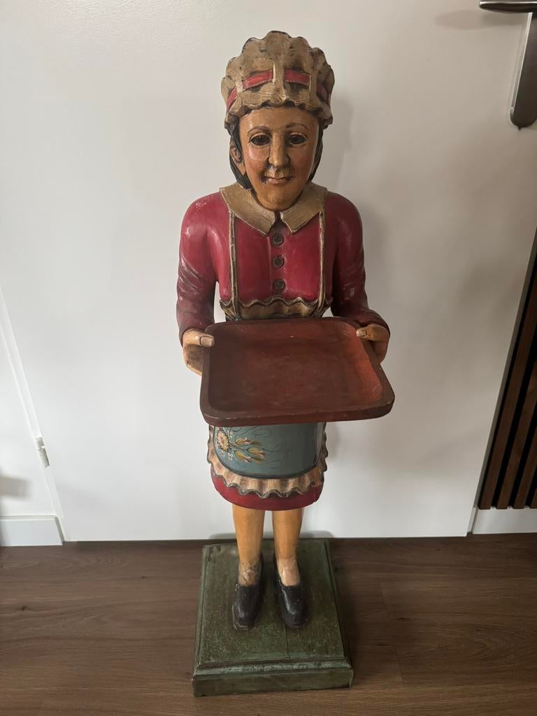Grot beeld oude houten serveerster, Ophalen, Hout, Beeld, 1 meter - 2 meter