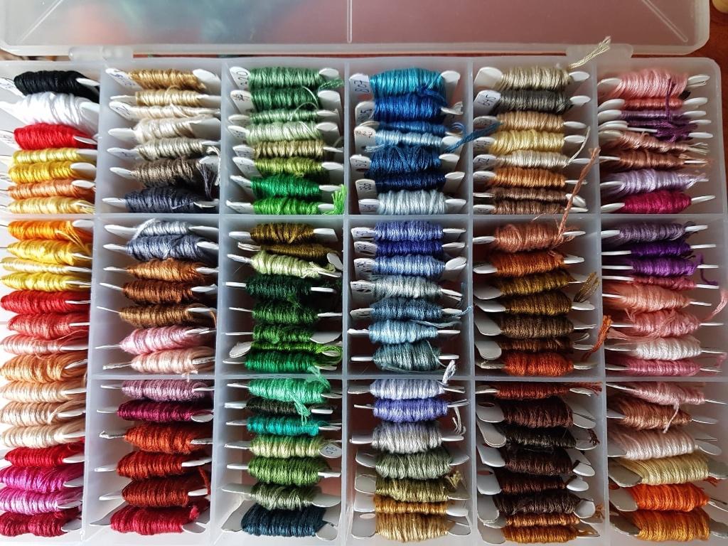 DMC borduurgaren opbergdoos - meer dan 100 kleuren, Ophalen of Verzenden, Nieuw, Handborduren, Borduurgaren of Zijde