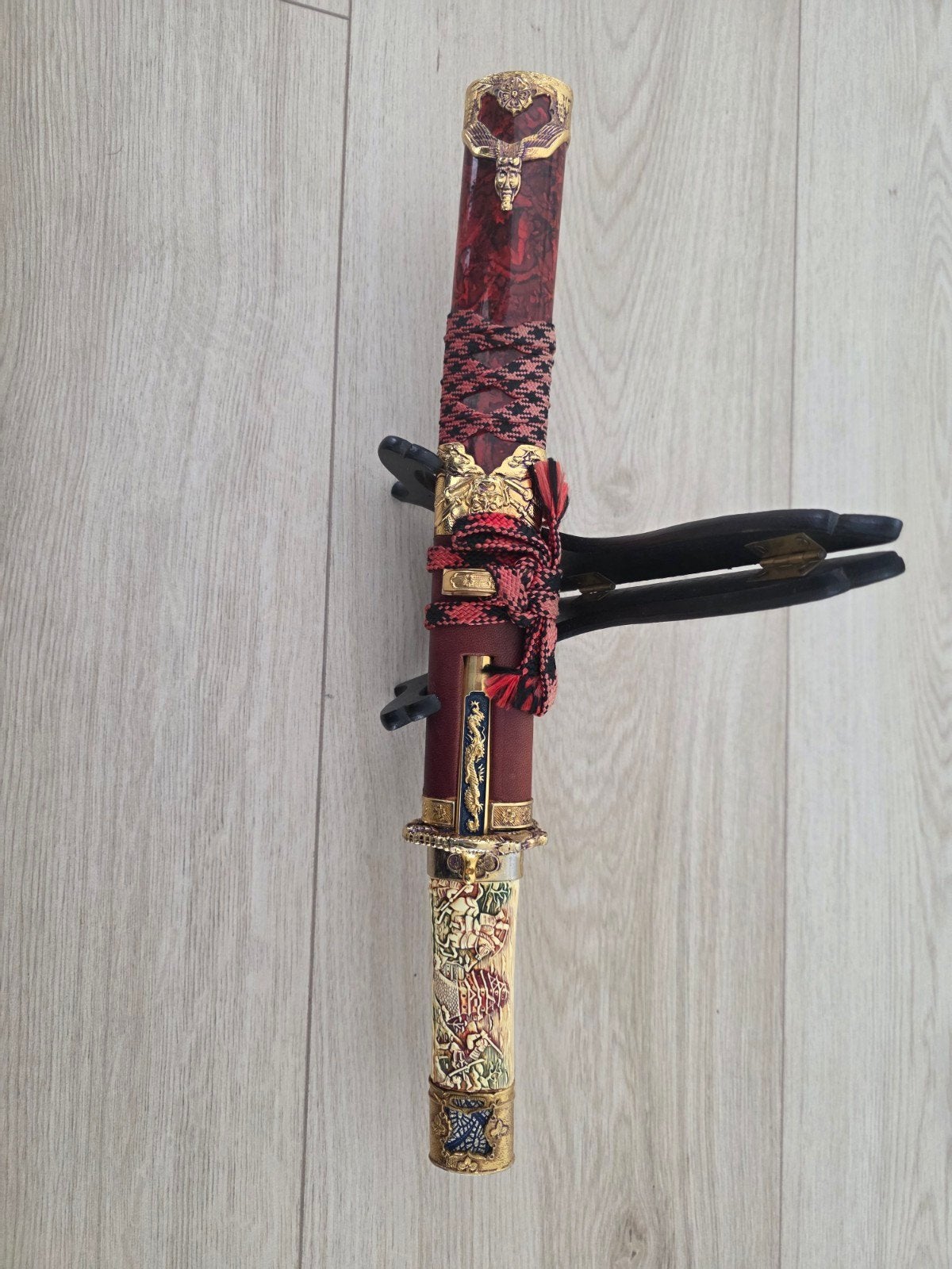 Unieke Decoratieve Japanse Tanto Dolk met Standaard ️, Antiek en Kunst, Ophalen of Verzenden