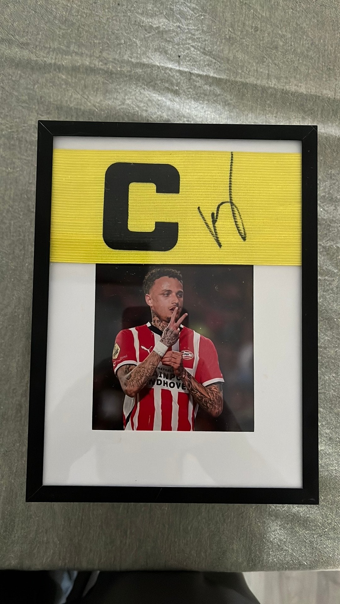 Gesigneerde aanvoerdersband Noa Lang PSV, Ophalen of Verzenden, Zo goed als nieuw, PSV, Shirt