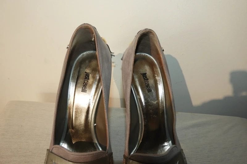 Just Cavalli grijze retro look pumps klosjes aparte hak 36, Pumps, Verzenden, Zo goed als nieuw, Cavalli