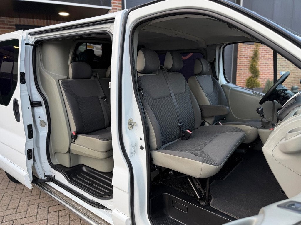 Opel Vivaro 2.5 CDTI 146PK L2H1 DC Dubbele Cabine 6PRSN Airc, Auto's, Voorwielaandrijving, Stof, Zwart, Bedrijf